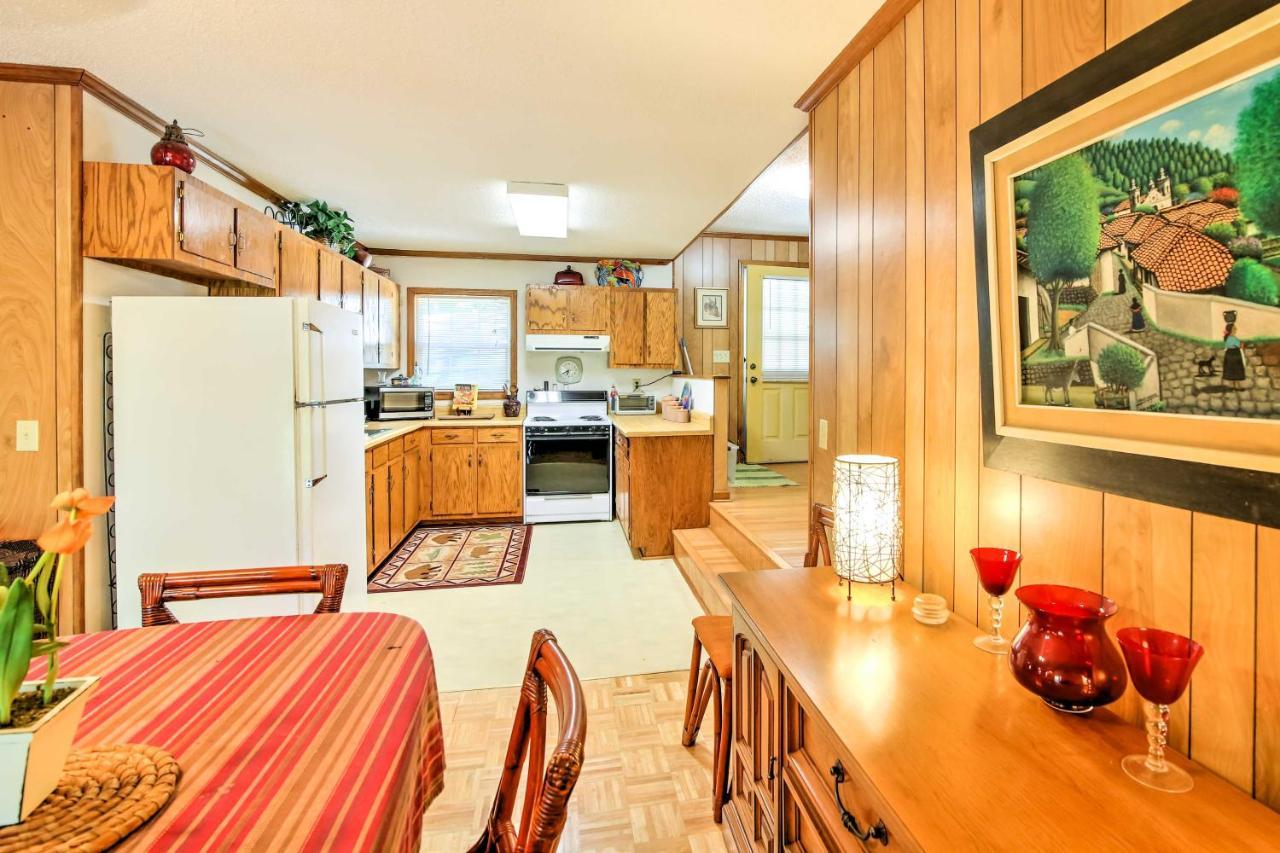 Lakefront Mountain Rest With Gas Fireplace! Holiday home Walhalla
